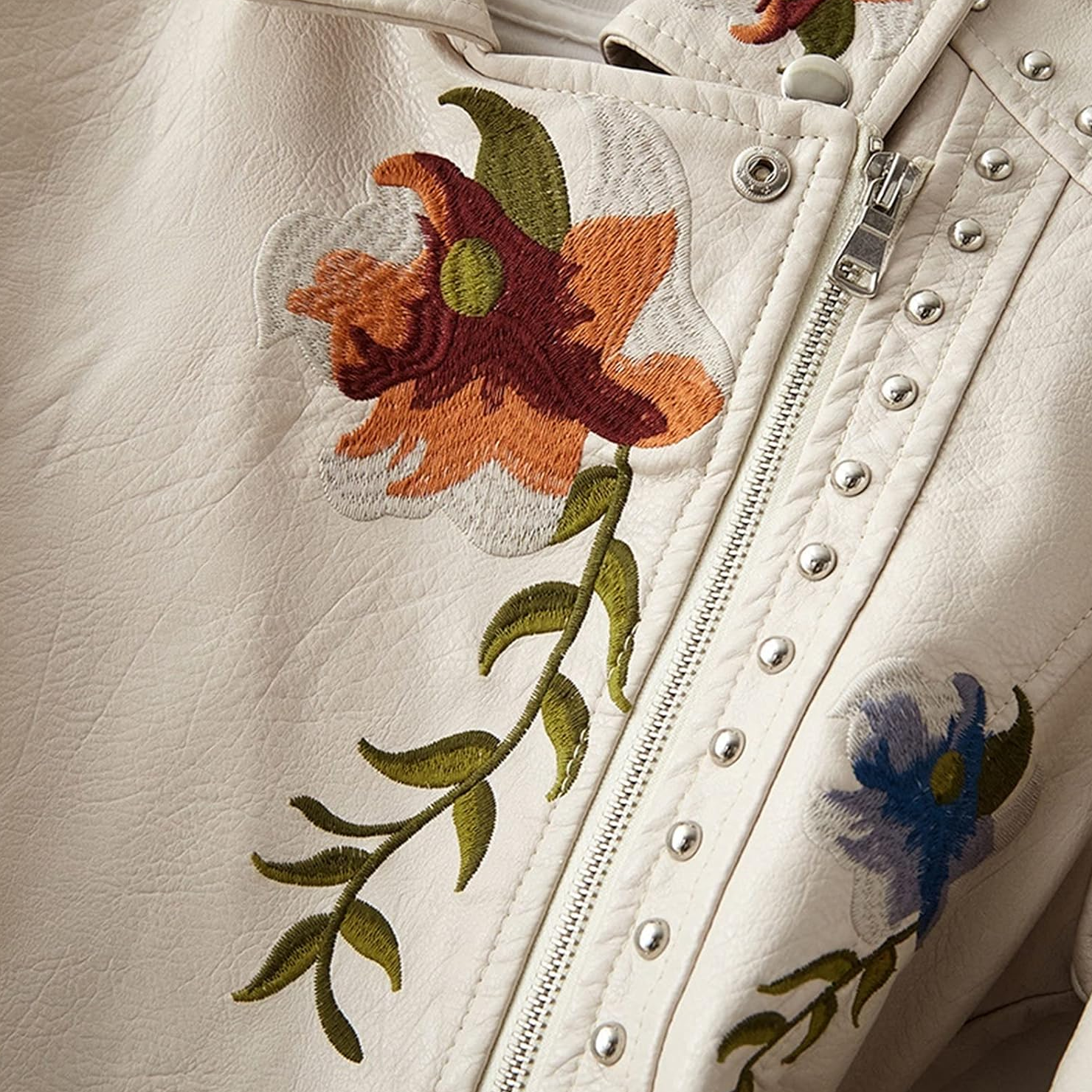 Sara™ | Stilfuld Bikerjakke med Blomstret Broderi
