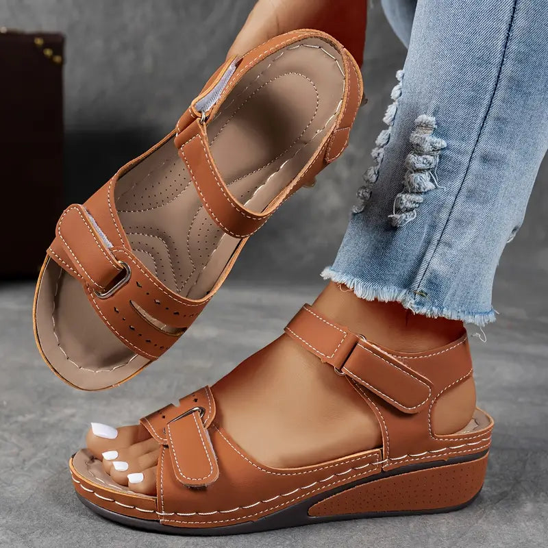 Sara™ ortopædiske sandaler med kilehæl