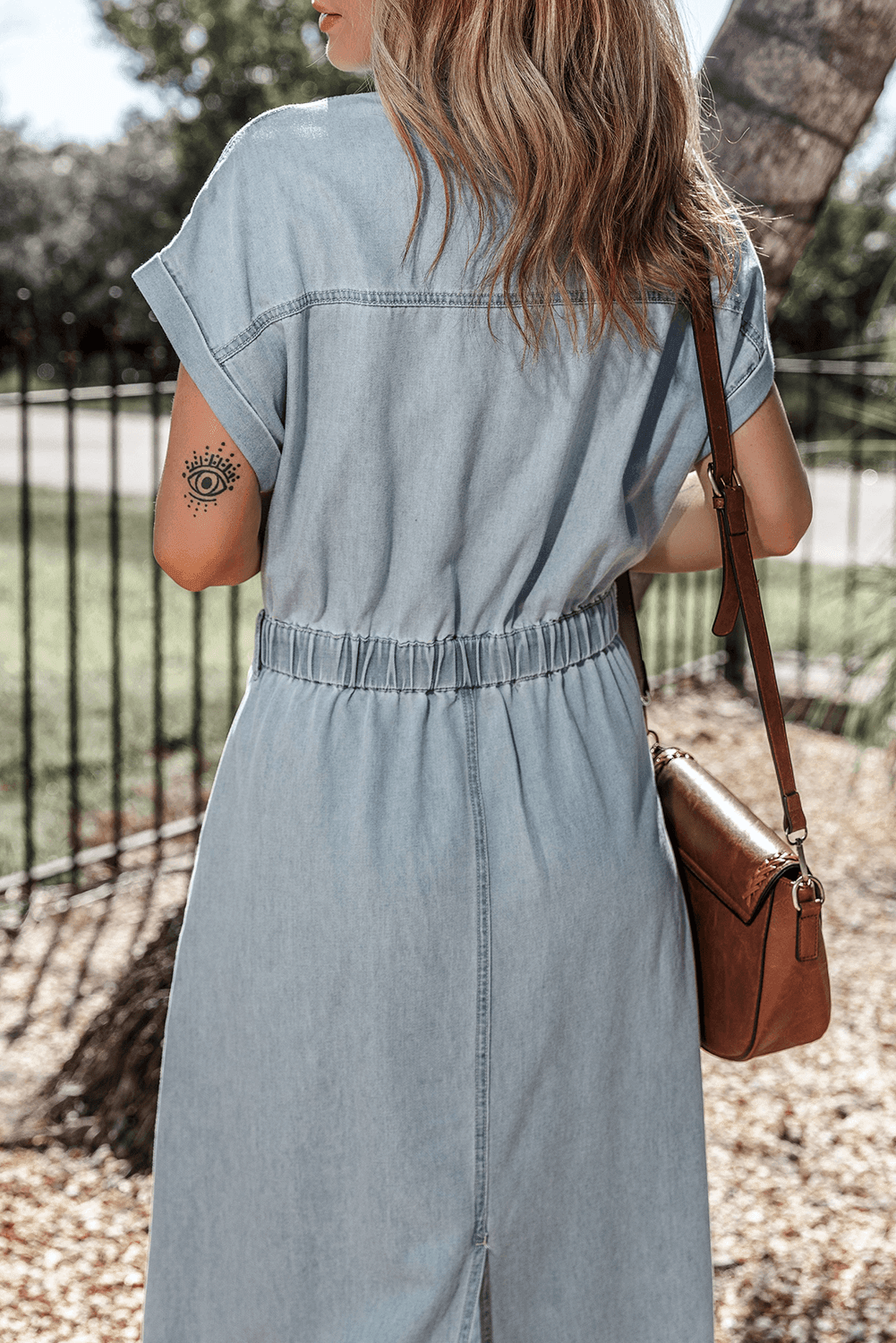 Sara® | Elegant Denimkjole med Korte Flagermusærmer
