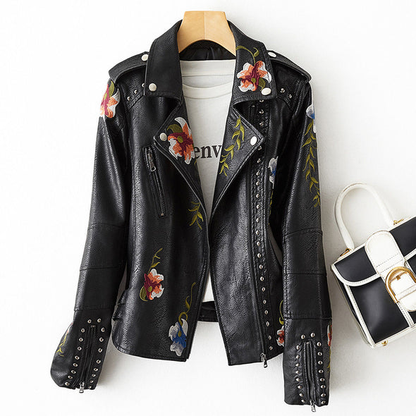 Sara™ | Stilfuld Bikerjakke med Blomstret Broderi