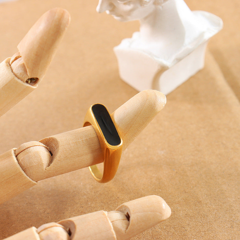 Brenda Ring med Onyx | 18K Guld